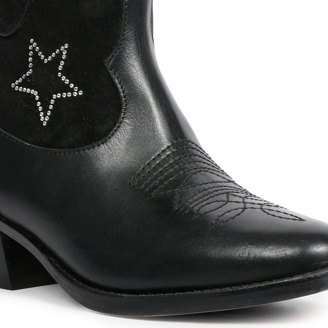 Elegant black leather boots with metallic silver stars, a trendy addition to your wardrobe