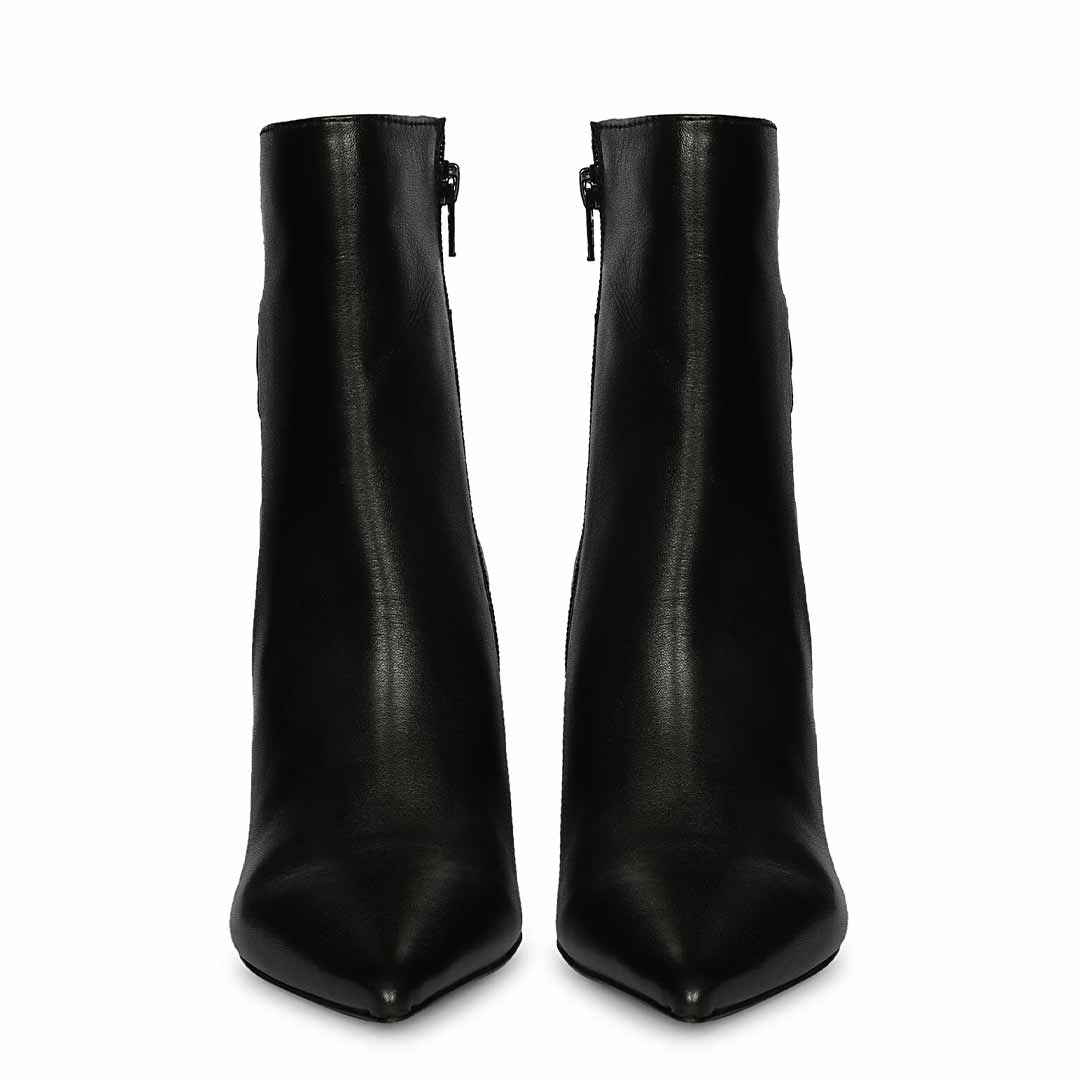 Saint Lana Golden Ring Black Leather High Ankle