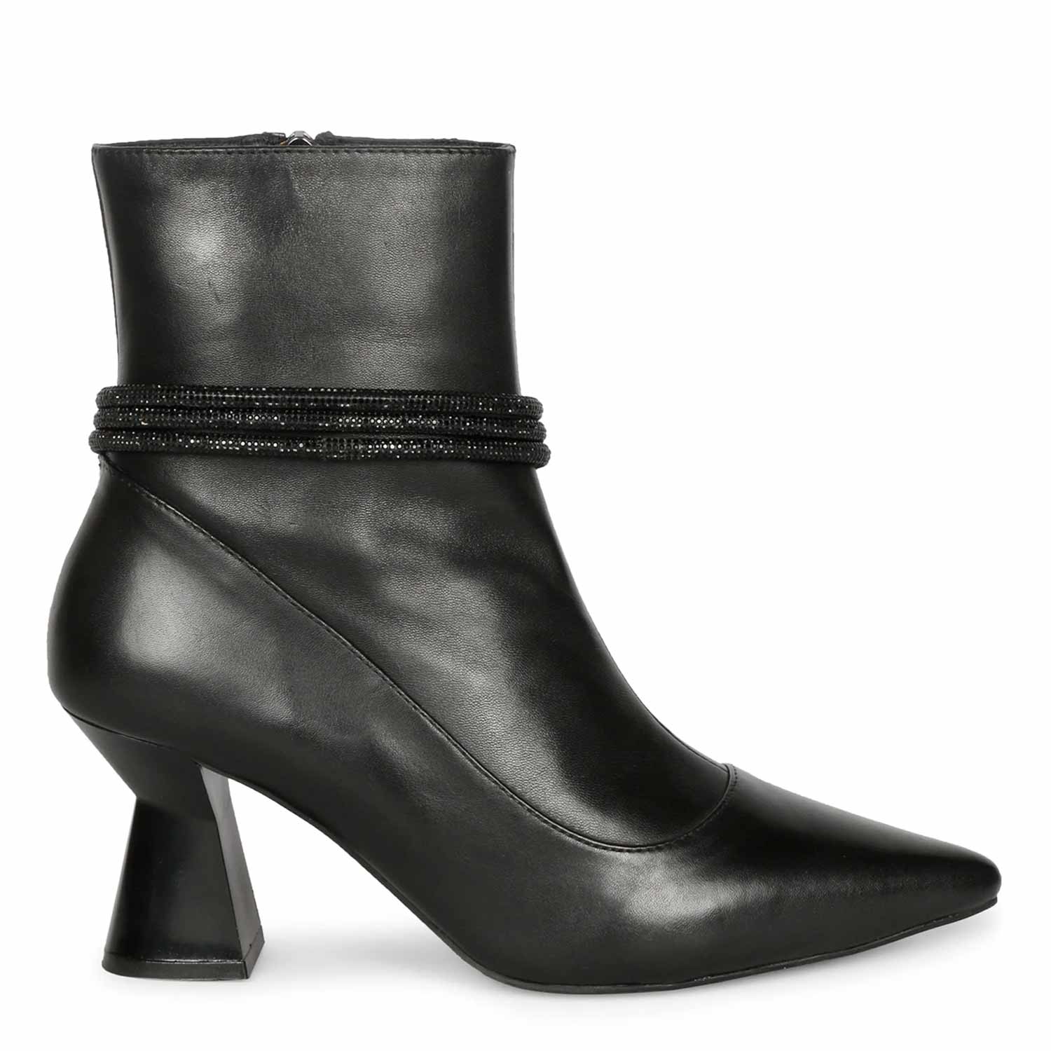 Contrast heel ankle boots · Black · Boots And Ankle Boots | Massimo Dutti