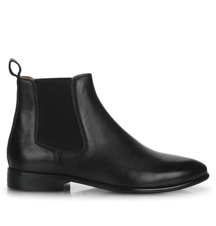 black  leather Chelsea boot for men