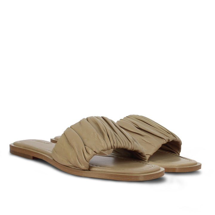 Saint Beatrice Beige Handcrafted Leather Slides