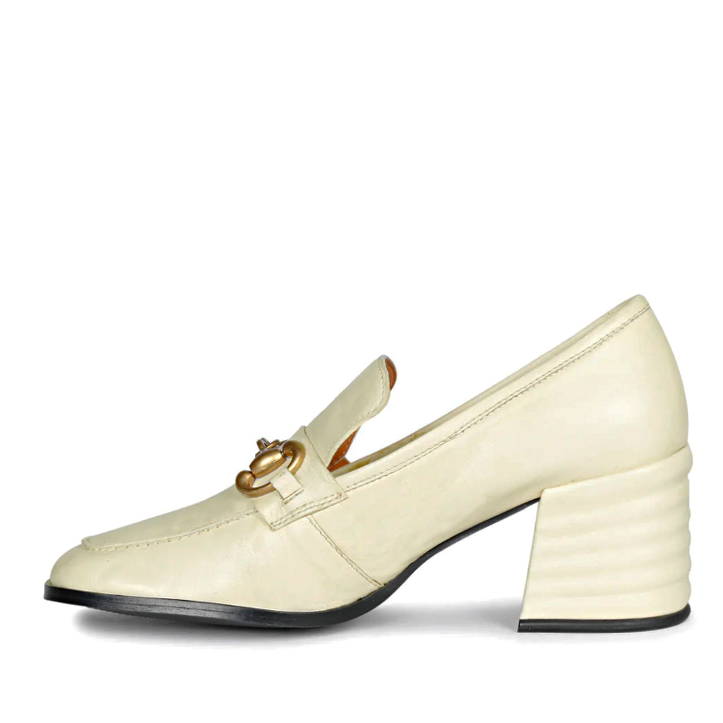 Saint Valentina Off White Leather Handcrafted Moccasins