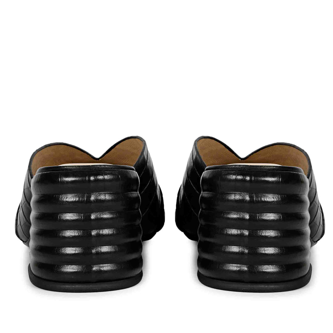 Saint Valentina Black Leather Moccasins: Handcrafted elegance for timeless style. Luxury comfort in every step
